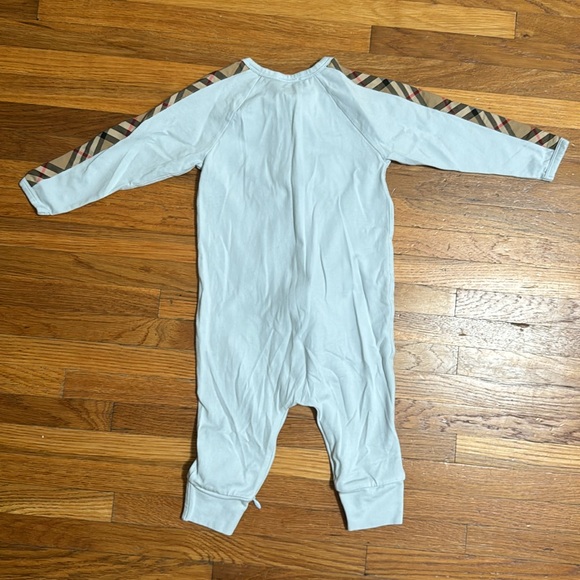 BURBERRY - BABY ICE BLUE PLAYSUIT - SIZE 18M - Picture 6 of 6